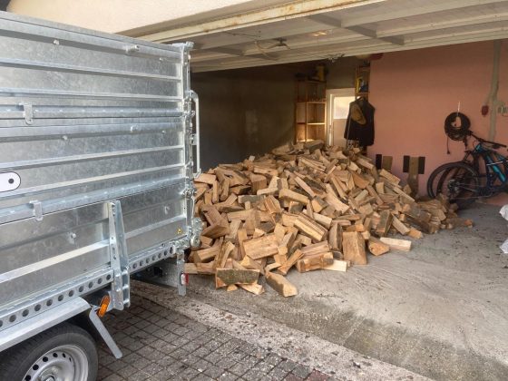 Lieferung mit Anhänger